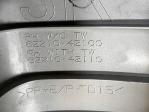 POSZYCIE OSŁONA OBUDOWA SŁUPKA PRZÓD A PRAWY PRAWA TOYOTA RAV4 V