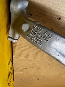 NOWA ZWROTNICA PIASTA PRZÓD PRAWY PRAWA AUDI A8 D5