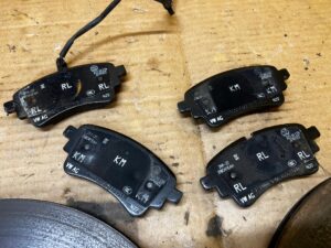 KOMPLET NOWE TARCZE KLOCKI HAMULCOWE TYŁ TYLNE 330 MM AUDI A8 D5