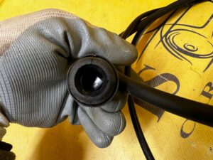 KPL UCHWYT RĄCZKA CIĘGNO LINKA OTWIERANIA MASKI POKRYWY SILNIKA AUDI A8 D5