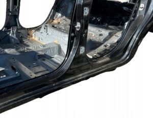 ĆWIARTKA POSZYCIE SŁUPEK PRÓG LEWY DACIA SANDERO III NV676 676