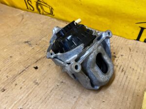 WSPORNIK PODUSZKA MOCOWANIE SILNIKA LEWA LEWY AUDI A8 D5 3.0 TFSI