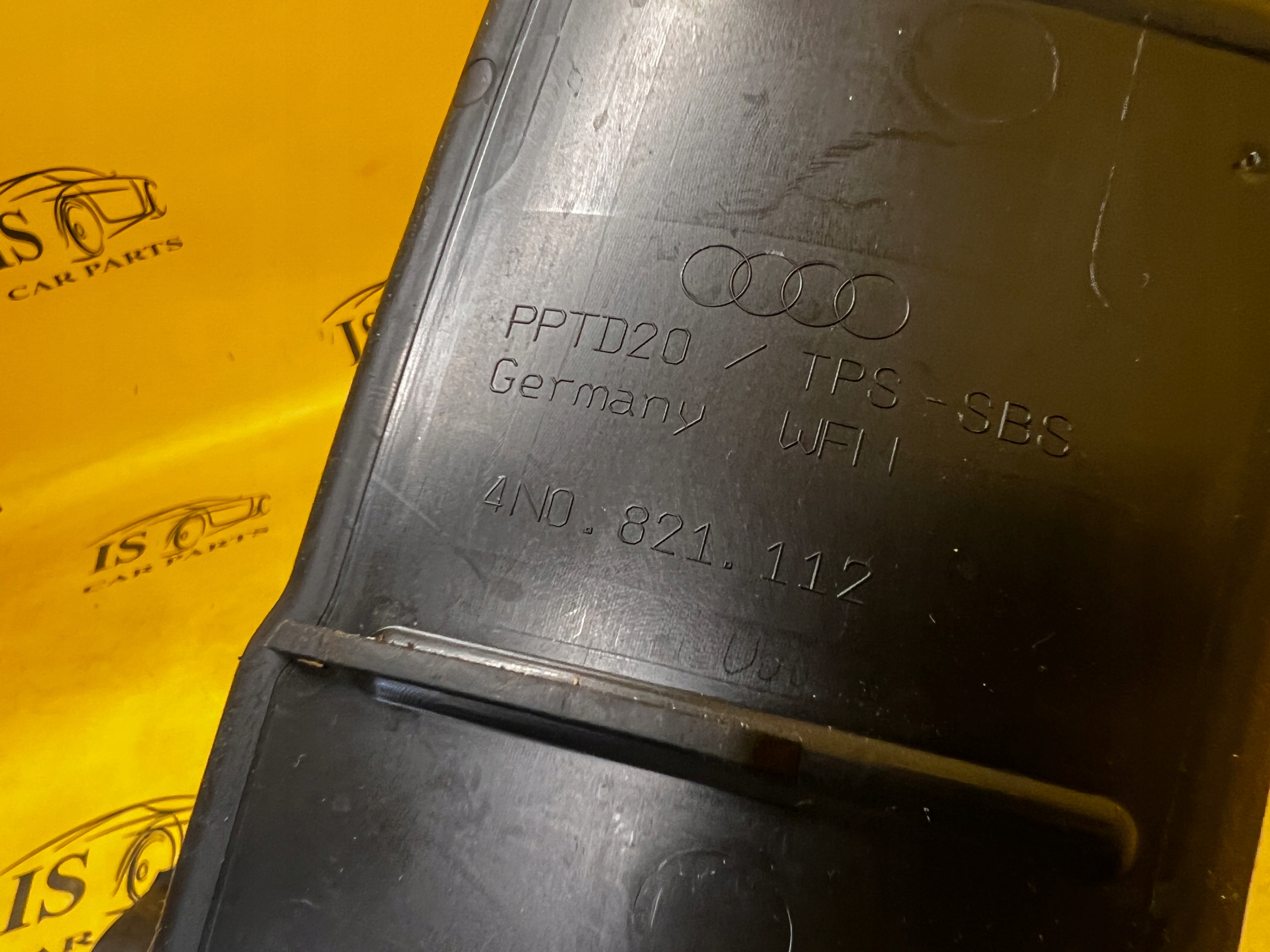 WYGŁUSZENIE USZCZELKA NAKŁADKA BŁOTNIKA PRZÓD PRAWY PRAWA AUDI A8 D5