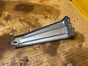 KOMPLET WSPORNIK MOCOWANIE ŚCIANY PODŁOGI TYŁ PRAWY LEWY TOYOTA RAV4 V