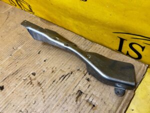 MOCOWANIE UCHWYT BLACHA PRZEWODÓW PALIWA AUDI A8 D5