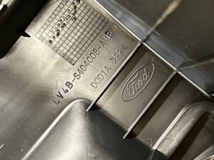 LISTWA OSŁONA PROGU BAGAŻNIKA PASA TYŁ TYLNEGO BAGAŻNIKA FORD KUGA MK3