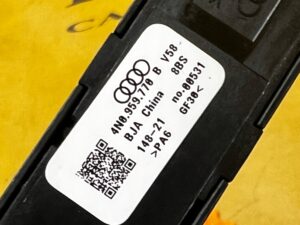 PANEL PRZEŁĄCZNIK PAMIĘCI FOTELA PRZÓD PRAWY PIANO BLACK AUDI A8 D5