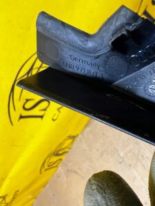 UCHWYT MOCOWANIE WSPORNIK PRZEWODÓW AUDI A8 D5