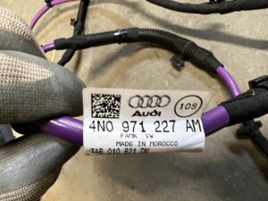 WIĄZKA INSTALACJA KLEMA AKUMULATORA AUDI A8 D5 3.0 TFSI