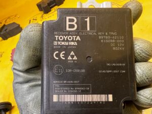 MODUŁ STEROWNIK KEYLESS SMART KEY TPMS TOYOTA RAV4 V