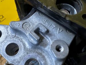 ŁAPA PODUSZKA WSPORNIK MOCOWANIE SILNIKA TOYOTA RAV4 V 2.5 HYBRID