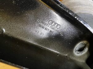 KOMPLET ZAWIASY KLAPY TYŁ BAGAŻNIKA AUDI A8 D5 LY9T