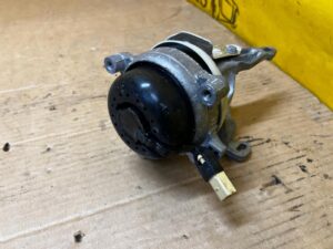 WSPORNIK PODUSZKA MOCOWANIE SKRZYNI BIEGÓW PRAWA PRAWY AUDI A8 D5 3.0 TFSI