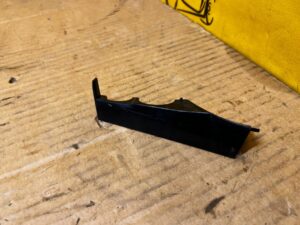 UCHWYT MOCOWANIE WSPORNIK PRZEWODÓW AUDI A8 D5