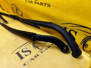 KOMPLET RAMIONA RAMIĘ WYCIERACZEK WYCIERACZKI PRZÓD TOYOTA RAV4 V EU