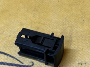 ZAŚLEPKA OSŁONA GUZIK PRZYCISKU PRZEŁĄCZNIKA TOYOTA RAV4 V