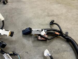 WIĄZKA INSTALACJA KOMORY SILNIKA TOYOTA RAV4 V 2.5 HYBRID