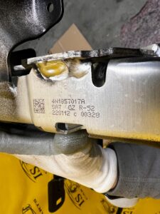 RURA BELKA STELAŻ WZMOCNIENIE DESKI KONSOLI AUDI A8 D5 EU