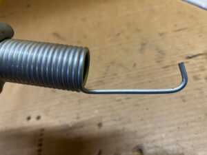 SPRĘŻYNA KLAPY TYŁ BAGAŻNIKA AUDI A8 D5