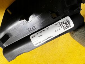 OSŁONA PLASTIK KONSOLI DESKI PASAŻERA PRAWA AUDI A8 D5 EU