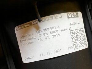 UCHWYT SCHOWEK NA KUBKI CUPHOLDER TUNELU ŚRODKOWEGO PIANO BLACK AUDI A8 D5