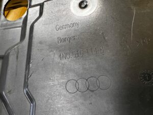 OSŁONA PŁYTA KOMPRESORA ZAWIESZENIA AUDI A8 D5
