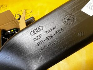 KANAŁ TUNEL DOLOT PRZEWÓD POWIETRZA DESKI KONSOLI PRZÓD PRAWY AUDI A8 D5