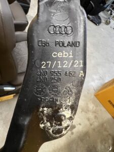 ZBIORNICZEK ZBIORNIK WLEW POMPKA PŁYNU SPRYSKIWACZY AUDI A8 D5