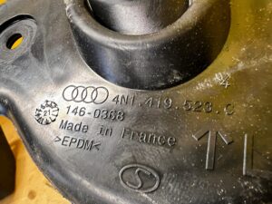 DRĄŻEK KRZYŻAK KOLUMNY KIEROWNICZEJ AUDI A8 D5