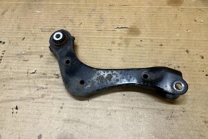 WAHACZ TYŁ TYLNY GÓRNY POPRZECZNY LEWY TOYOTA RAV4 V