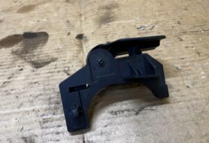 KPL UCHWYT RĄCZKA CIĘGNO LINKA OTWIERANIA MASKI POKRYWY SILNIKA AUDI A8 D5