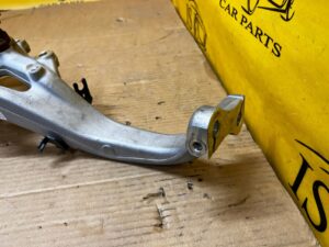 NOWA ZWROTNICA PIASTA PRZÓD PRAWY PRAWA AUDI A8 D5