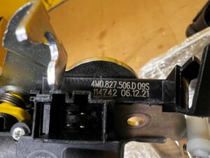 ZAMEK DOCIĄG KLAPY TYŁ TYLNEJ BAGAŻNIKA AUDI A8 D5