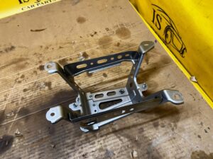 WSPORNIK MOCOWANIE TUNELU ŚRODKOWEGO PODŁOKIETNIKA TOYOTA RAV4 V