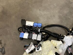 WIĄZKA INSTALACJA DESKI KONSOLI TOYOTA RAV4 V 2.5 HYBRID