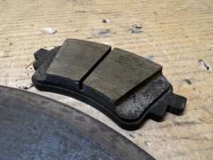 KOMPLET NOWE TARCZE KLOCKI HAMULCOWE TYŁ TYLNE 330 MM AUDI A8 D5