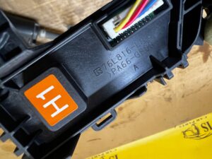 PRZEŁĄCZNIK PANEL SKRZYNI BIEGÓW HAMULCA RĘCZNEGO TOYOTA RAV4 V 2.5 HYBRID