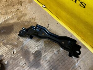 MOCOWANIE UCHWYT OBUDOWA AKUMULATORA TOYOTA RAV4 V