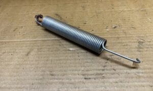 SPRĘŻYNA KLAPY TYŁ BAGAŻNIKA AUDI A8 D5