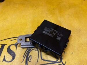 MODUŁ STEROWNIK HAMULCA RĘCZNEGO TOYOTA RAV4 V