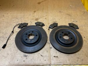 KOMPLET NOWE TARCZE KLOCKI HAMULCOWE TYŁ TYLNE 330 MM AUDI A8 D5