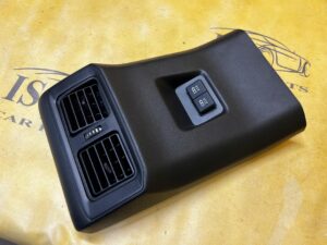 OSŁONA ZAŚLEPKA TUNELU KRATKA NAWIEWU TYLNA TYŁ PORT USB TOYOTA RAV4 V