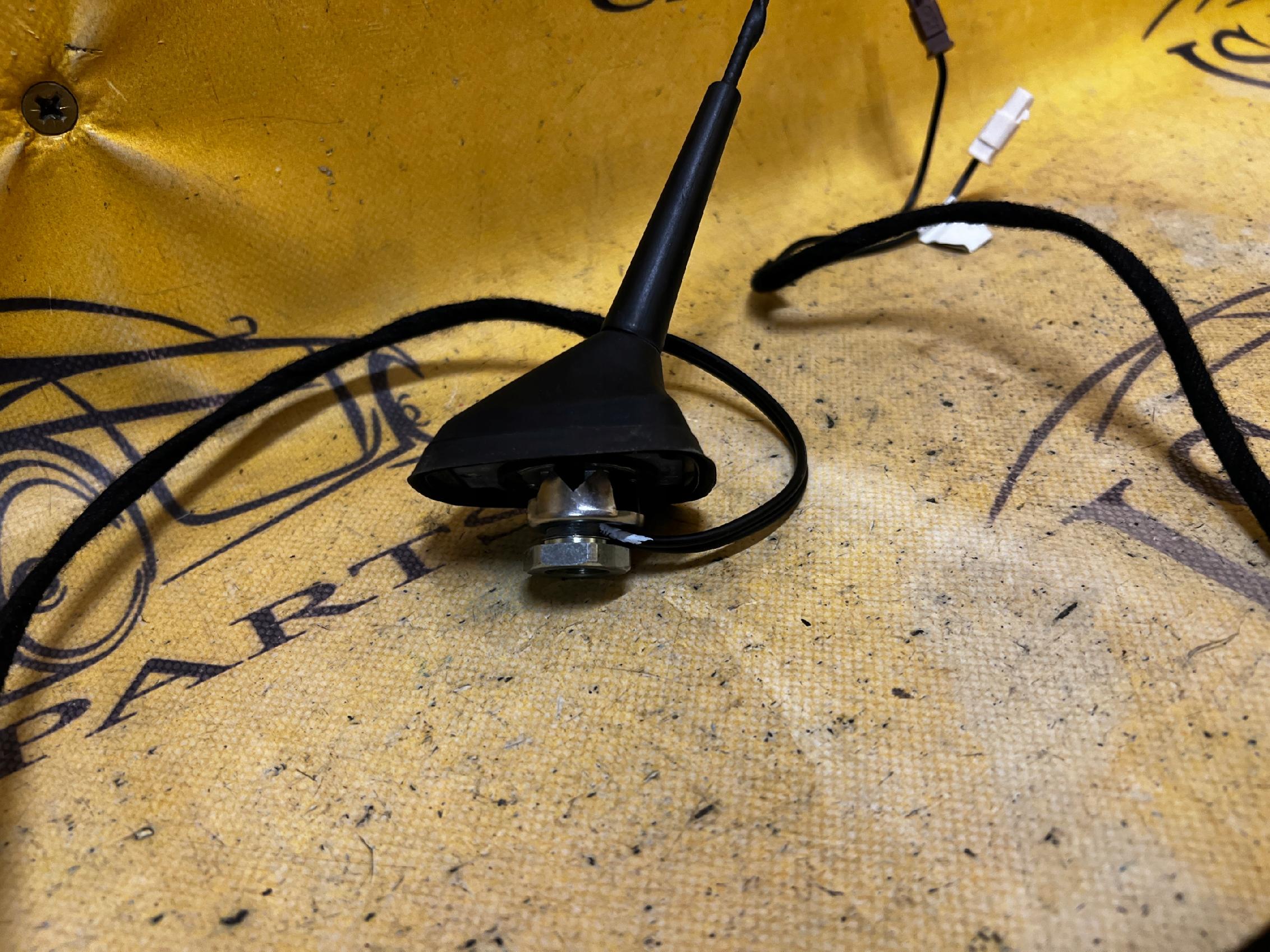 ANTENA DACHOWA PODSTAWA DACIA SANDERO III 2023R