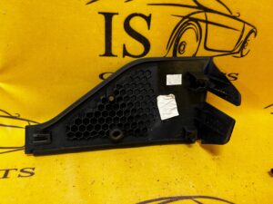 OSŁONA ZAWIASU KLAPY BAGAŻNIKA PRAWA FORD KUGA MK3 KOLOR GRANATOWY