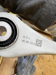 NOWY WAHACZ TYŁ TYLNY LEWY AUDI A8 D5