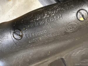 OSŁONA WYGŁUSZENIE TUNELU ŚRODKOWEGO PODŁOGI AUDI A8 D5