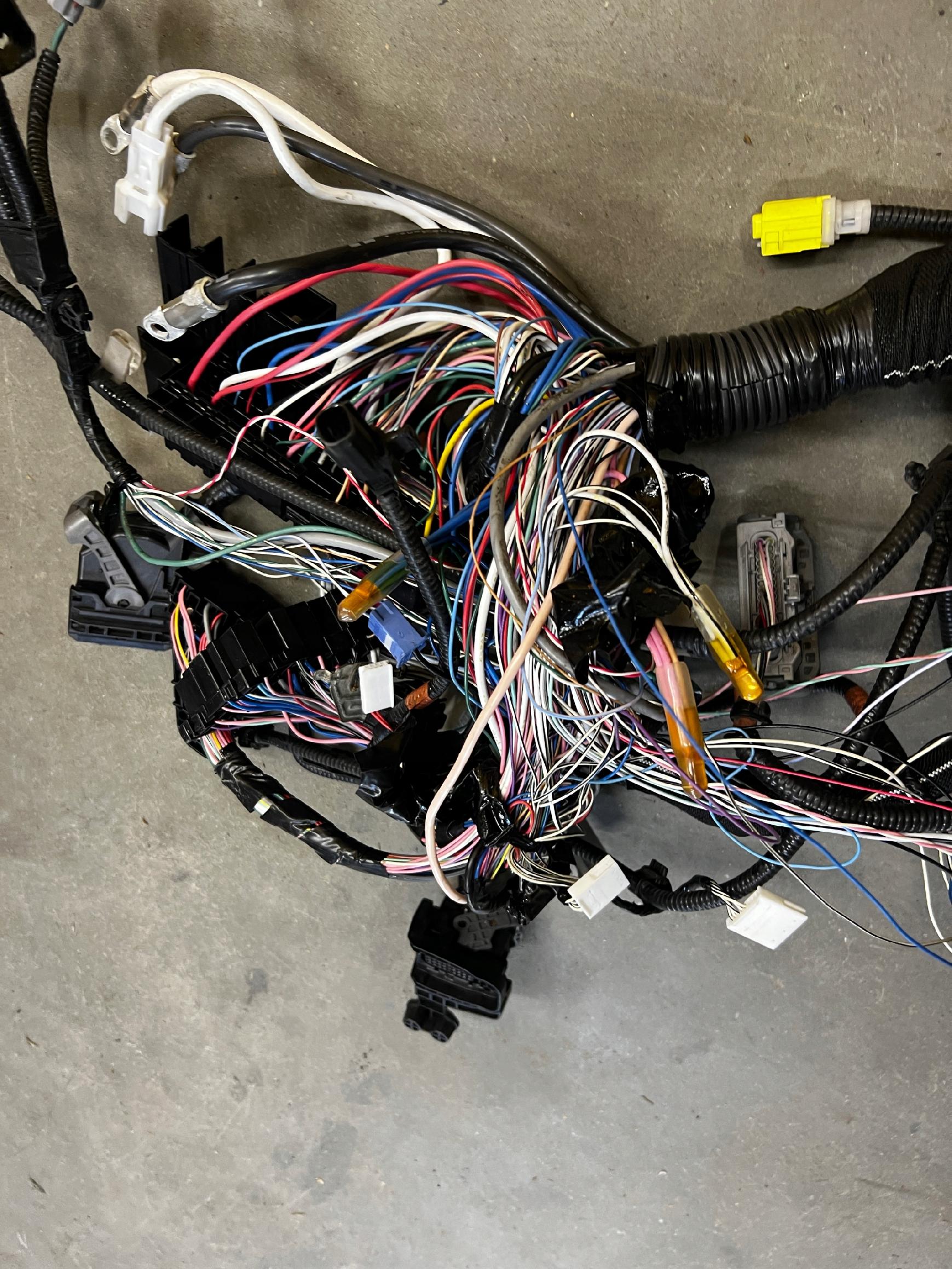 WIĄZKA INSTALACJA KOMORY SILNIKA TOYOTA RAV4 V 2.5 HYBRID