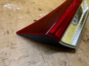 LAMPA TYŁ TYLNA LEWY LEWA W KLAPĘ LED TOYOTA AURIS II LIFT HB