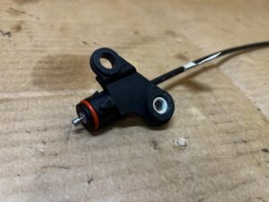 LINKA CIĘGNO ODBLOKOWANIA SKRZYNI BIEGÓW AUDI A8 D5