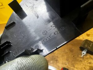 PANEL PRZYCISK PRZEŁĄCZNIK SZYBY DRZWI PRZÓD PRAWY TOYOTA RAV4 V